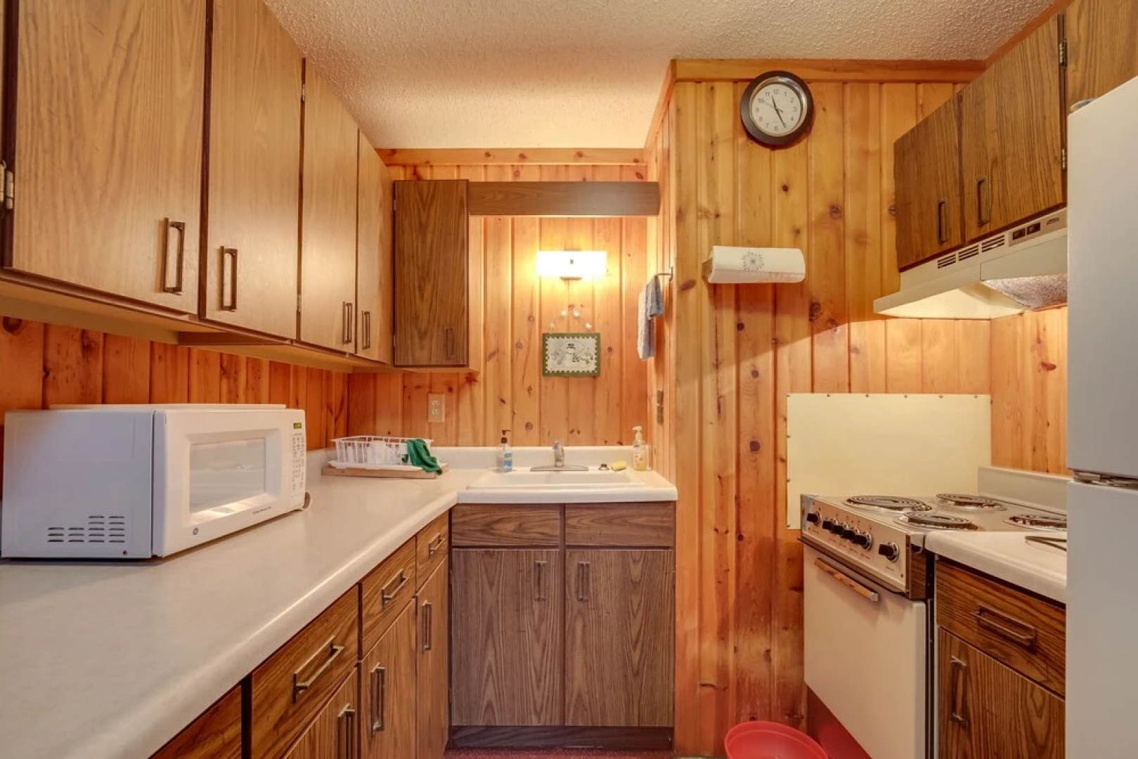 Walk to Ski Brule: Slope-view Cabin, Dogs Welcome!