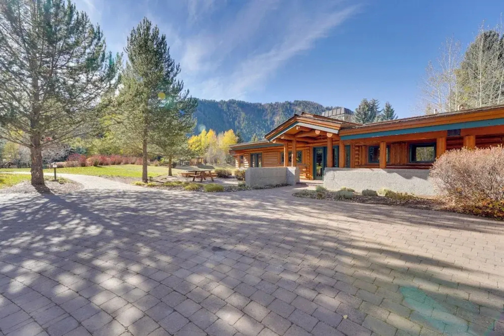 Sun Valley Log Home w/ Hot Tub & Mtn Views!
