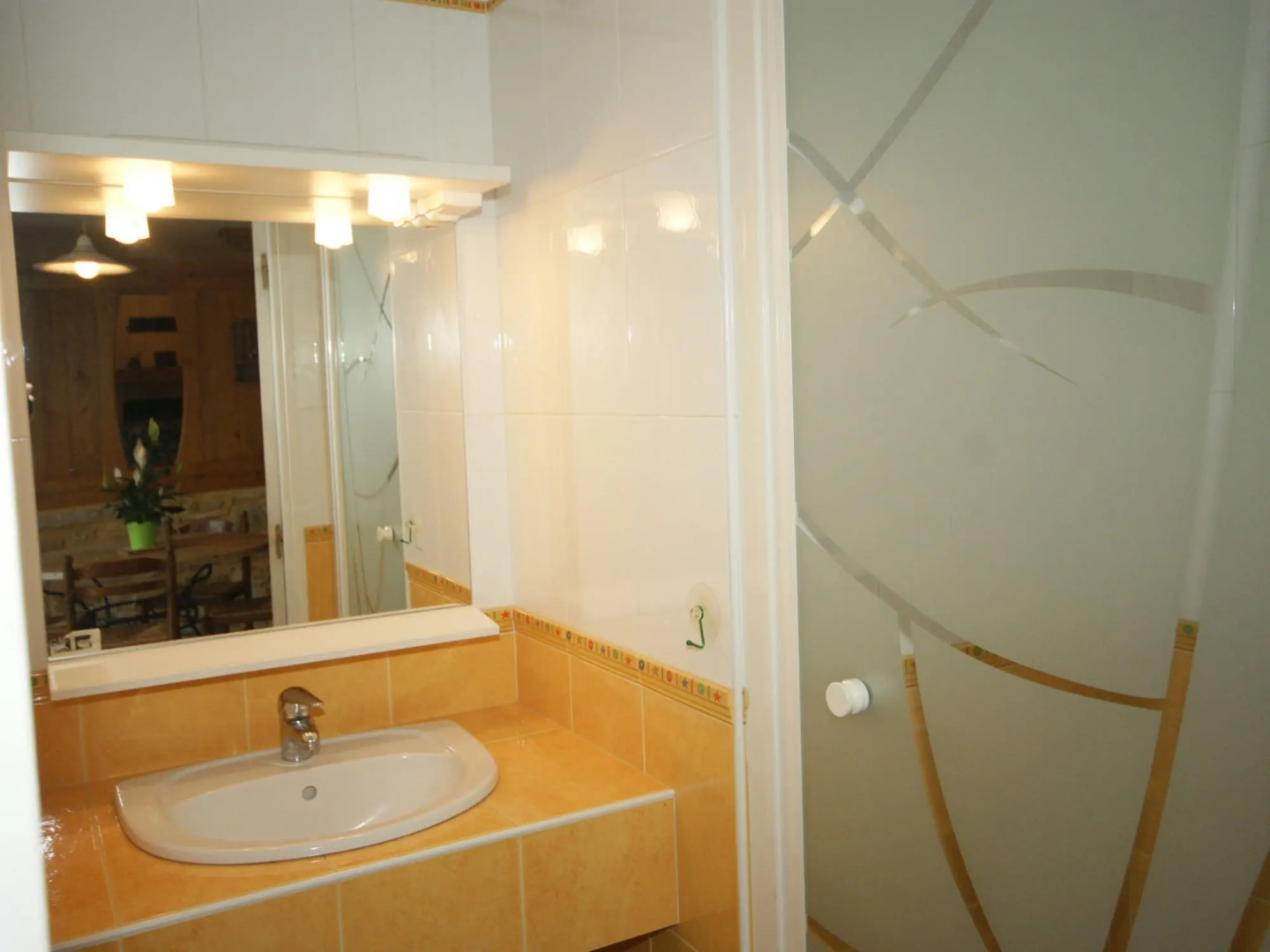 Spacious Holiday Home in Besse With Swimming Pool