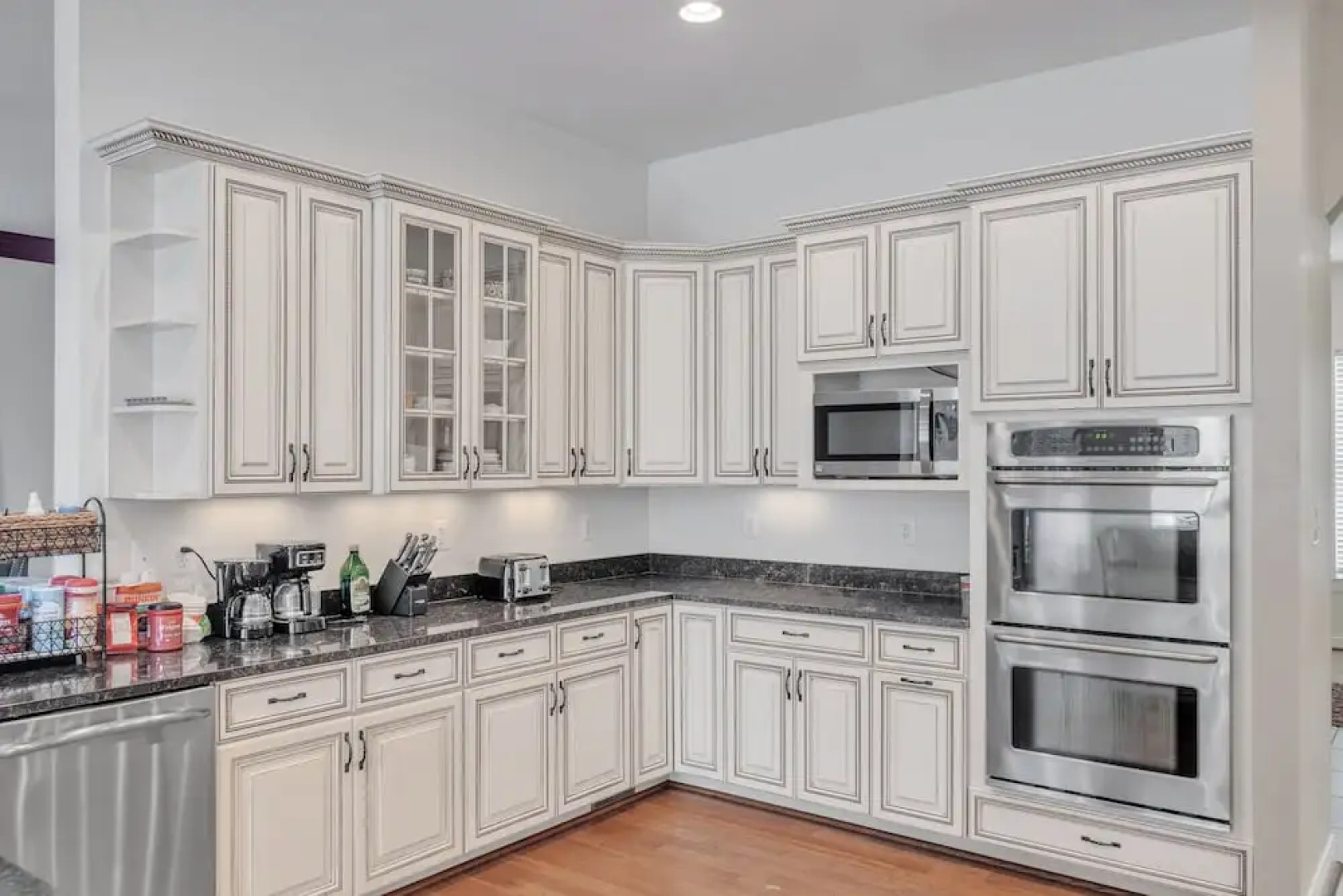 Bull Run Estate: Luxury Retreat W/ Scenic Views 6 Bedroom Home by RedAwning