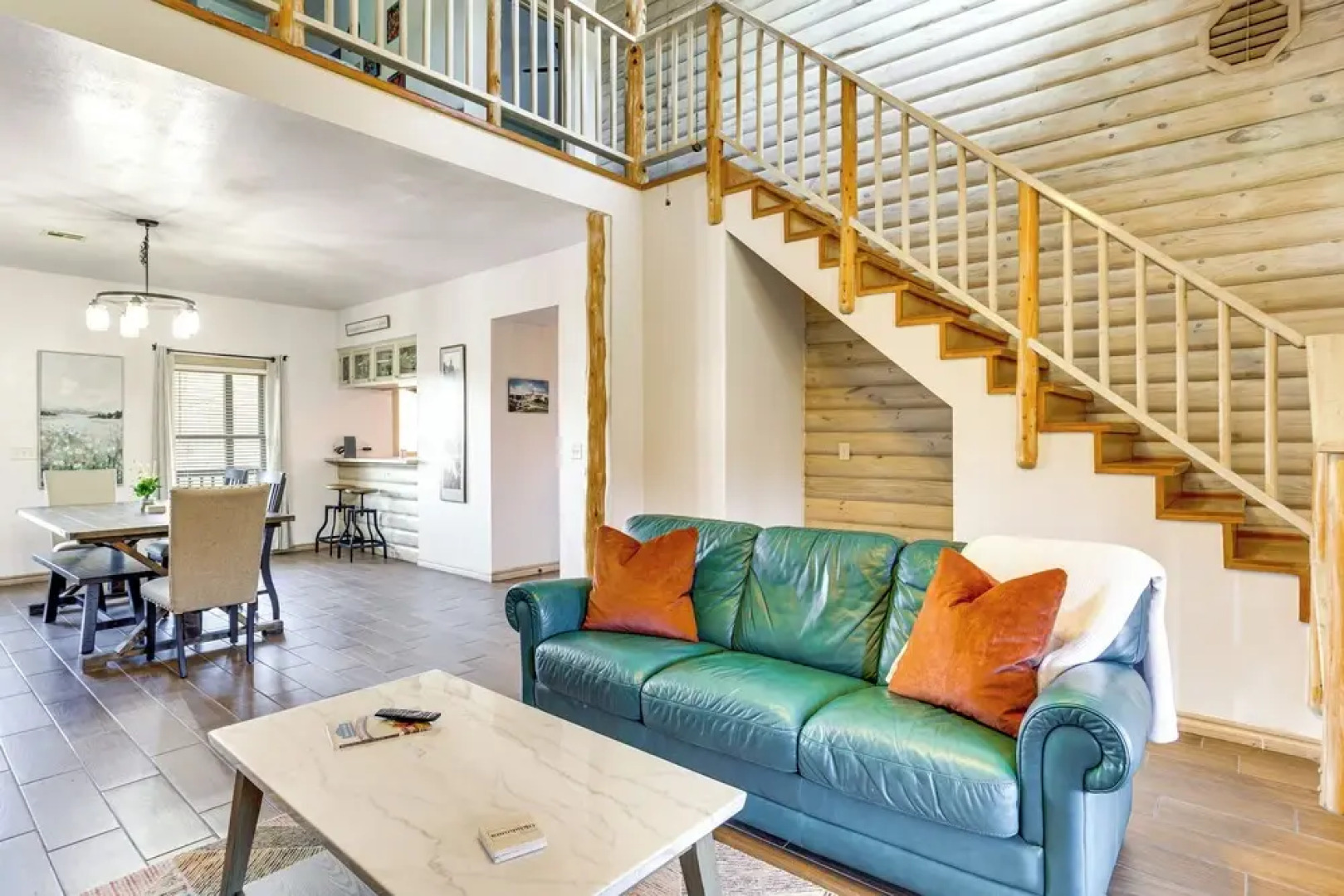 Spacious Cabin w/ Views, Near Lake Lawtonka!