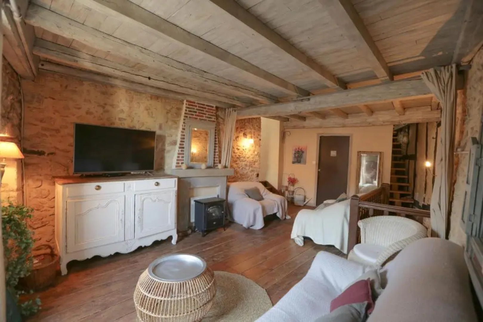 Maison atypique dans cité médiévale