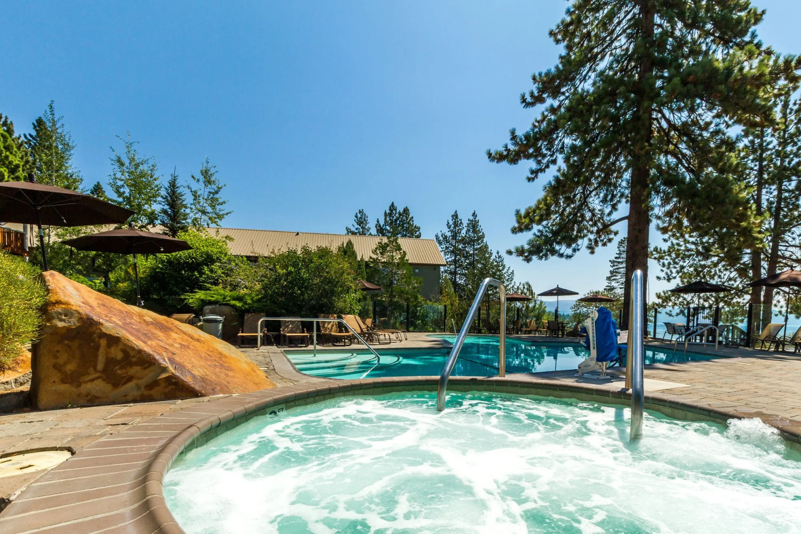 Red Wolf Lakeside Lodge