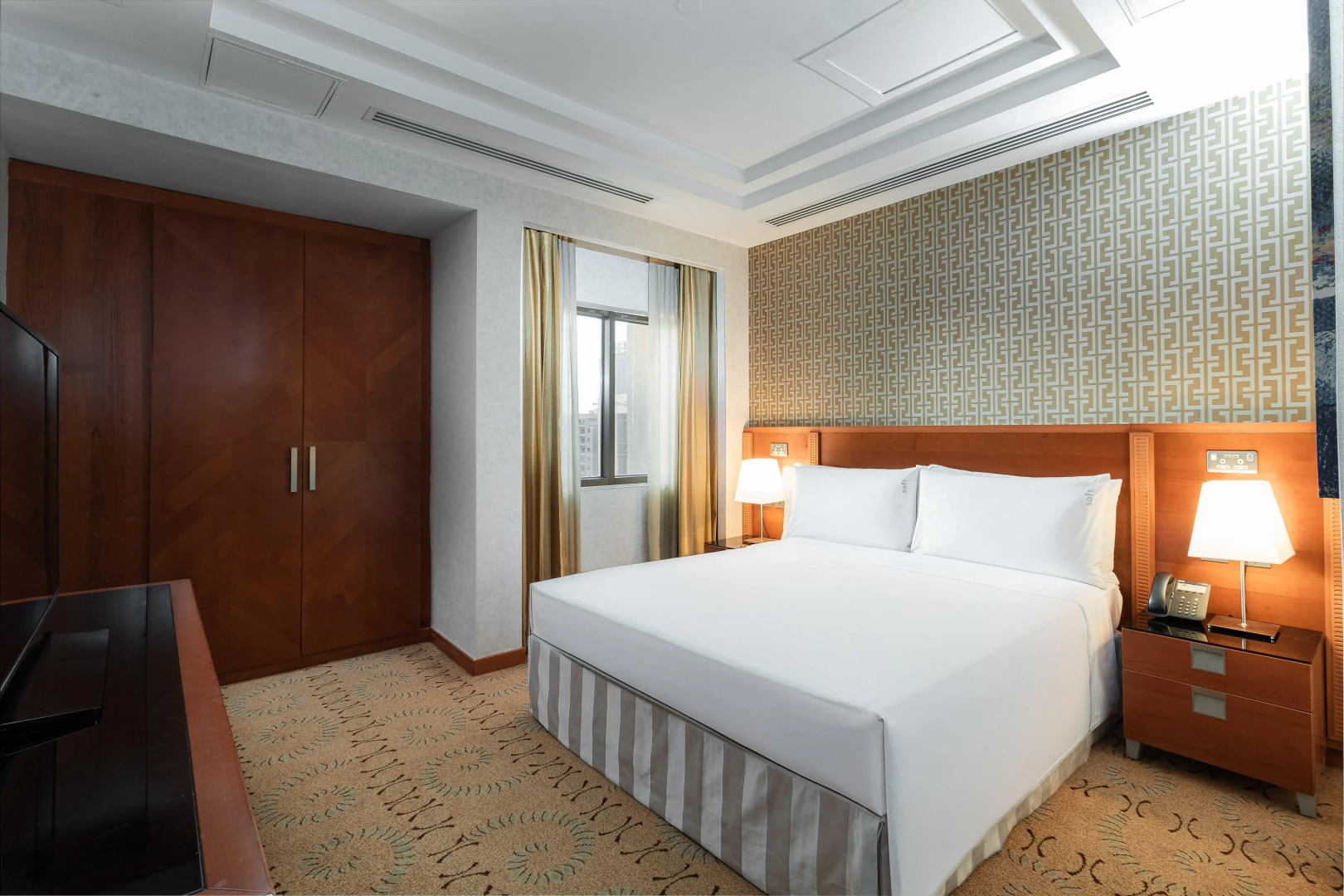 Holiday Inn Suites Kuwait Salmiya