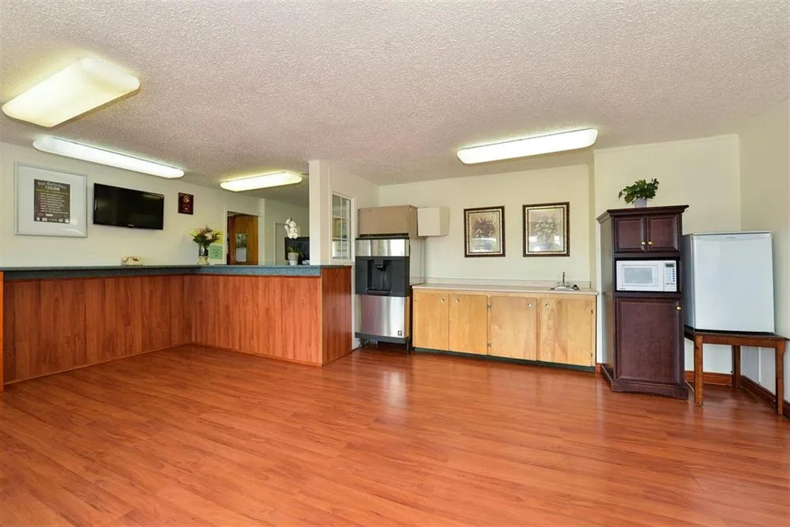 Canadas Best Value Inn