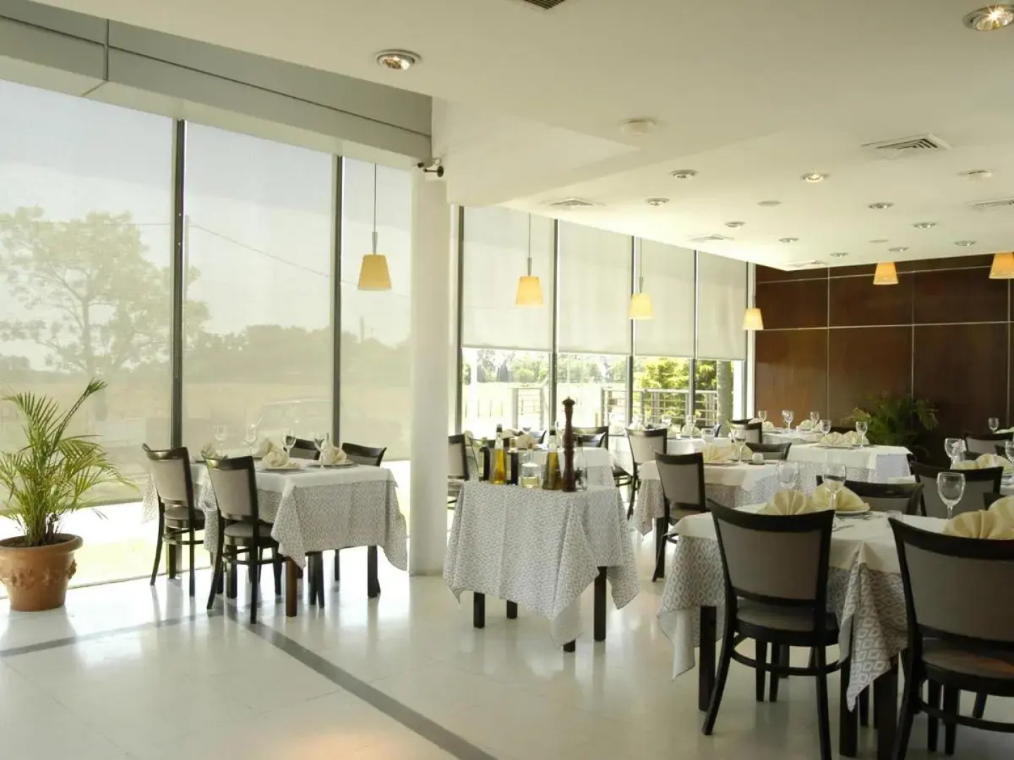 Camberland Resort And Suites Pilar