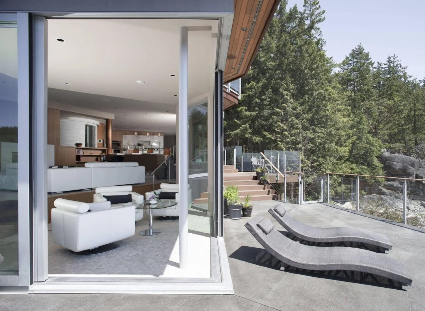 Pointhouse Suites On Sargeant Bay