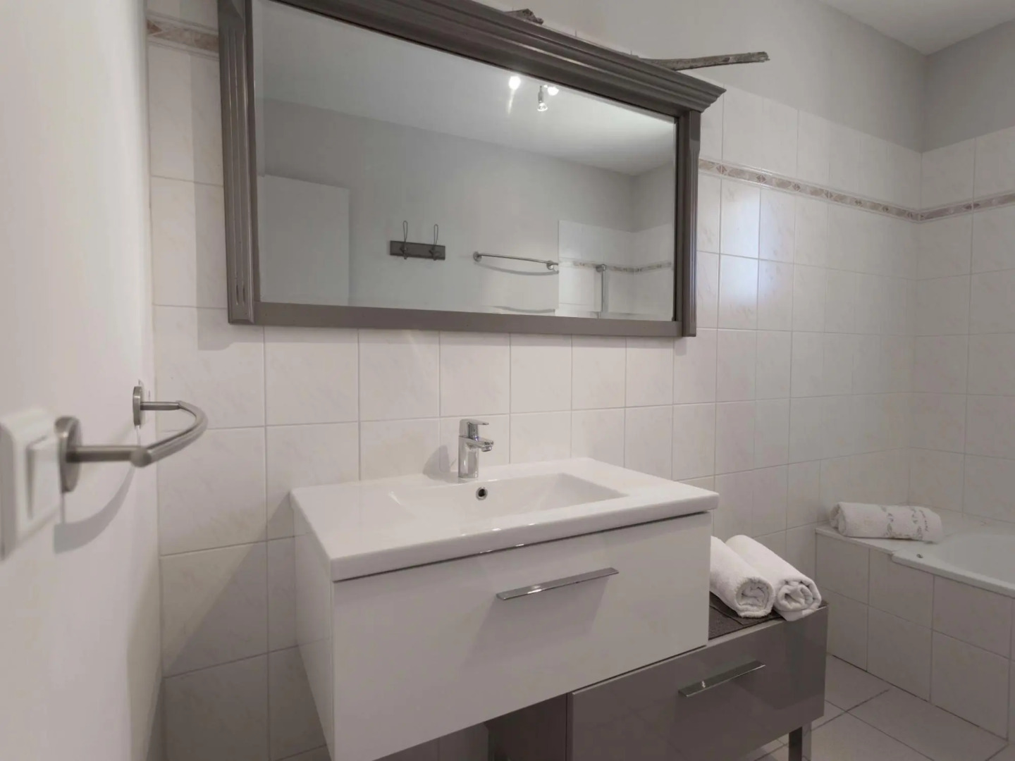 Spacious Villa, Plenty of Privacy, Private Swimming Pool Surrounded by Vineyards