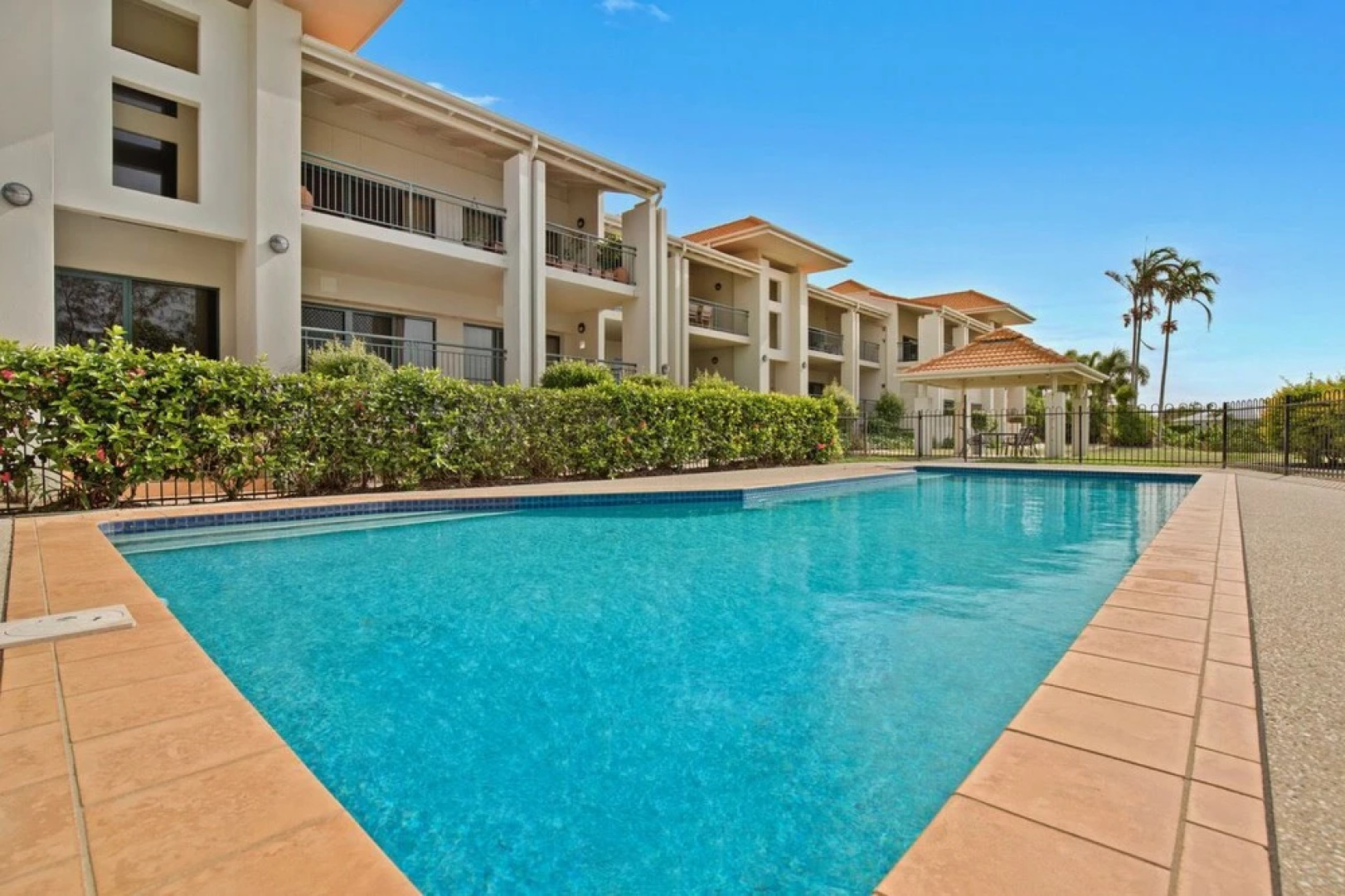 Luxury Beach Unit Dolphin Heads