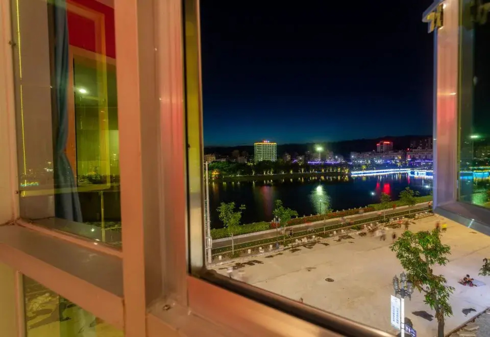 Baihe Hotel (Yangxi West Lake Branch)