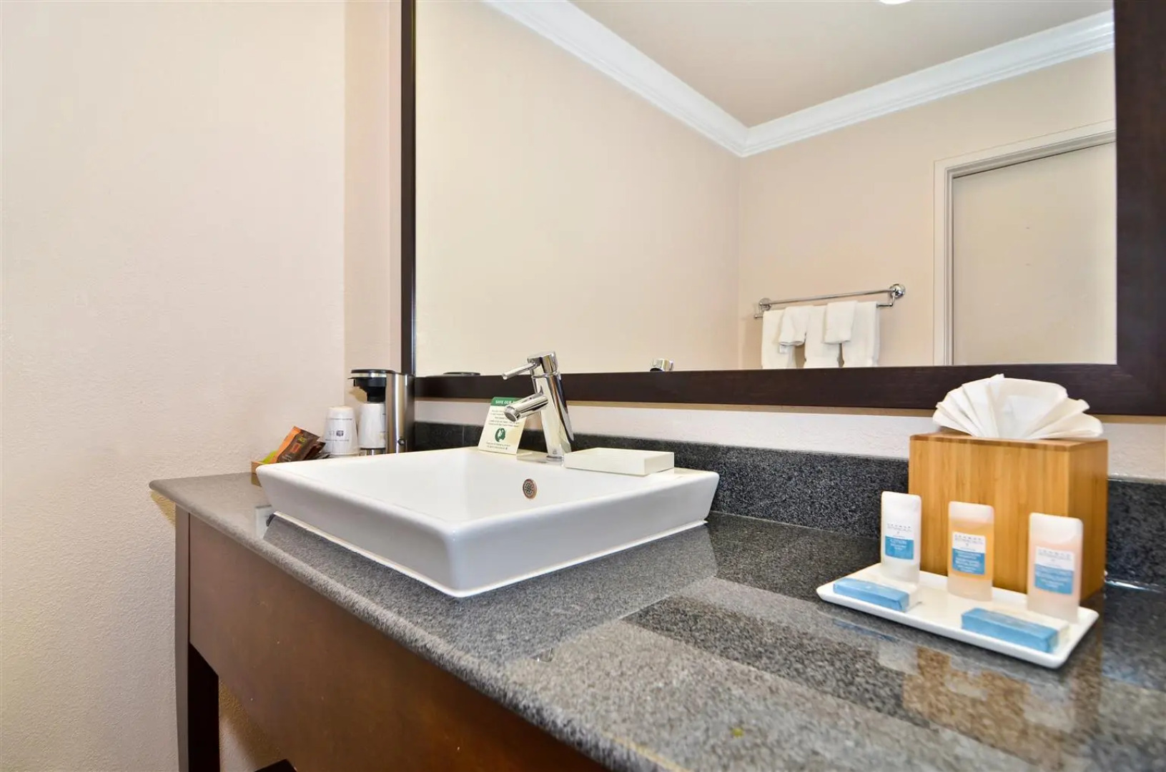 BEST WESTERN PLUS Bishop Holiday Spa Lodge