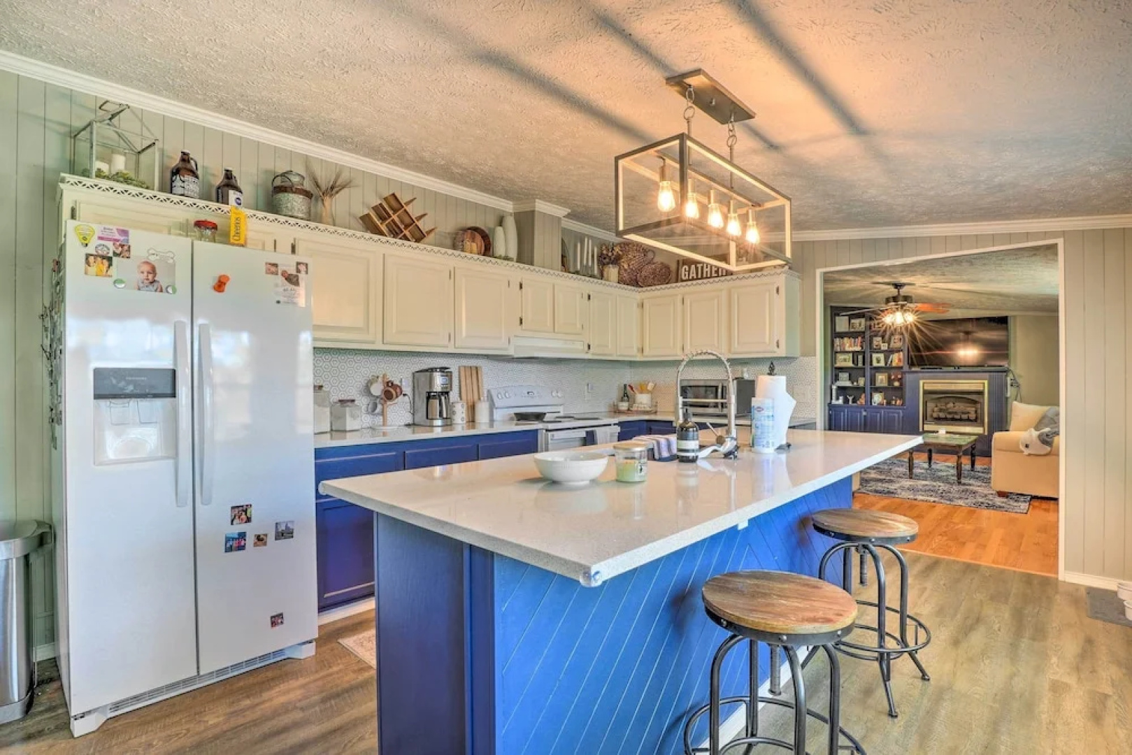 Noteworthy Cabin: Grill, Walk to Beaver Lake!