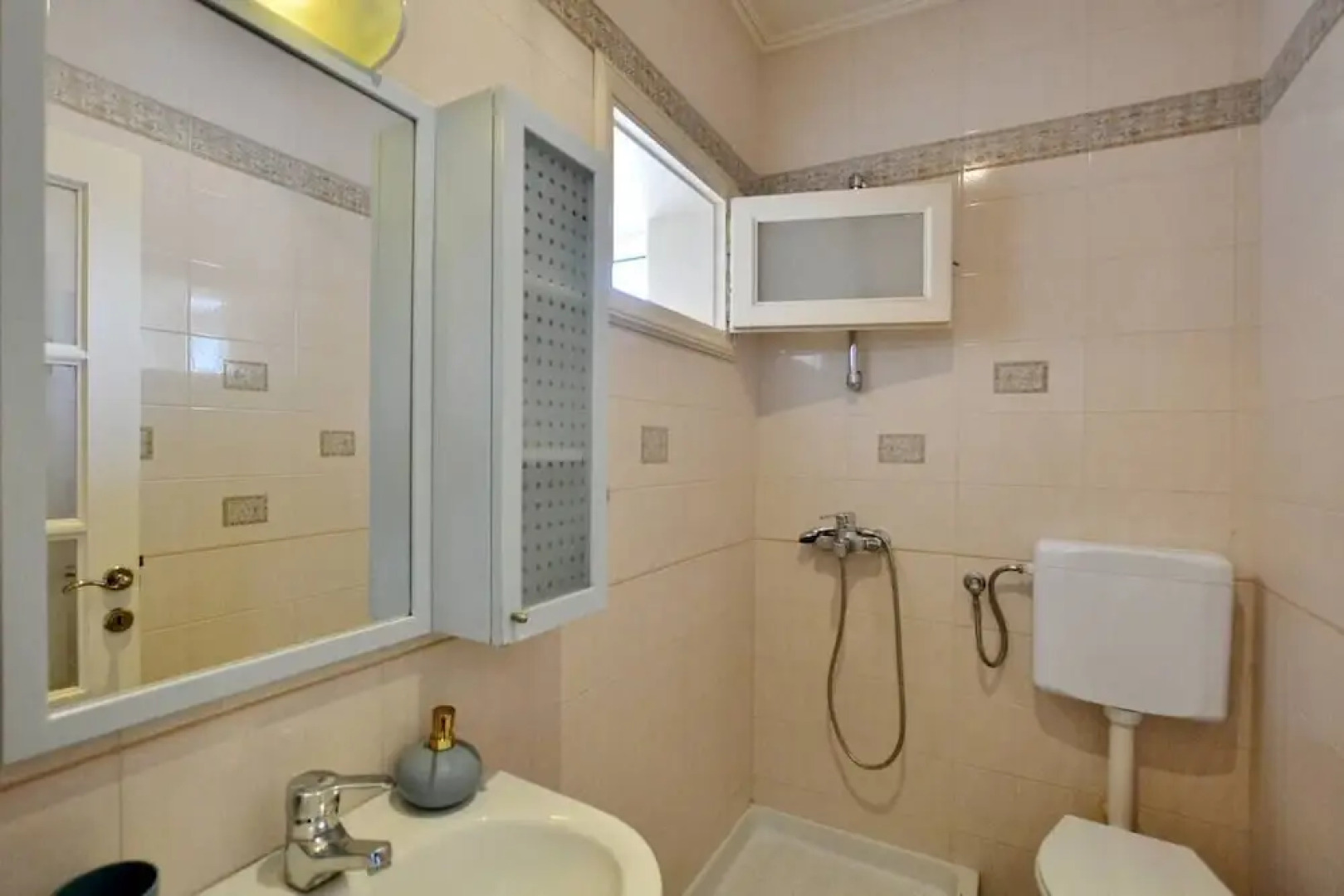 Durrell Corfu Strawberry-pink Villa