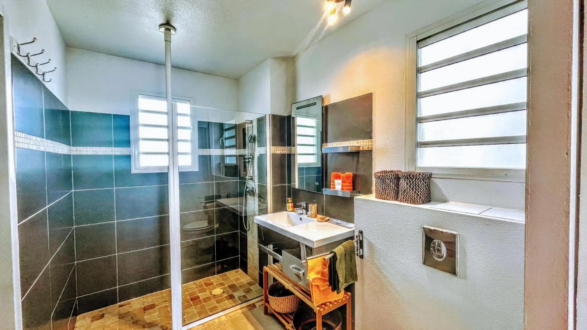 Le Baileys - Spacieux appartement en rez-de-jardin vue lagon