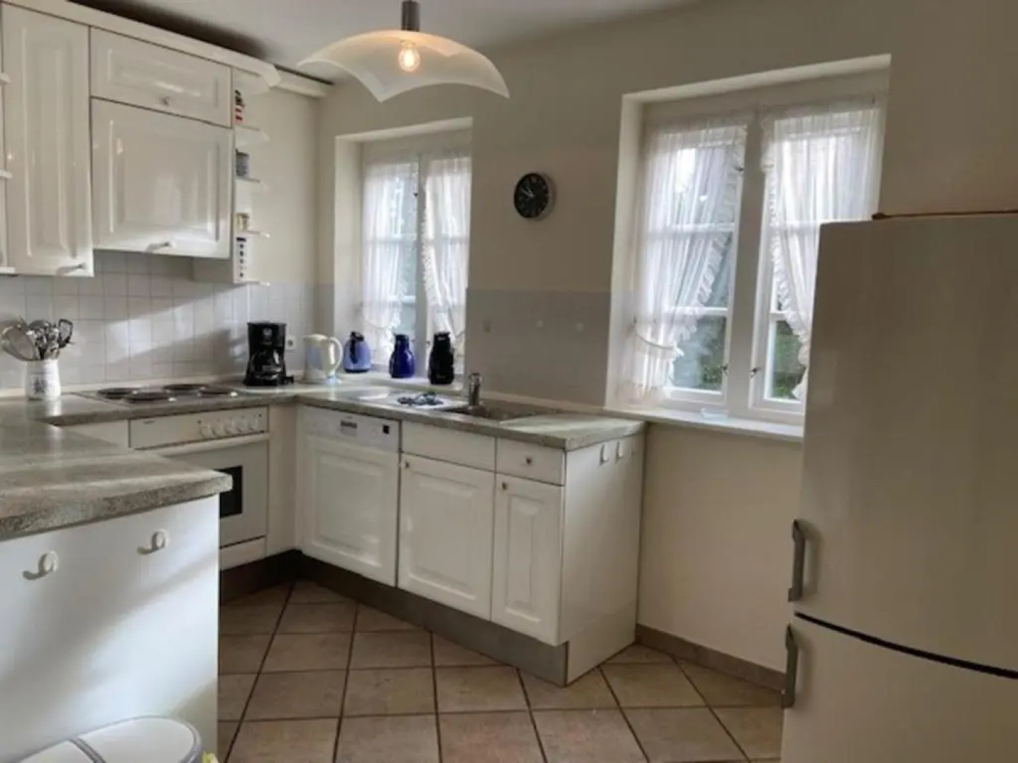 Strandstraße 28, Haushälfte links