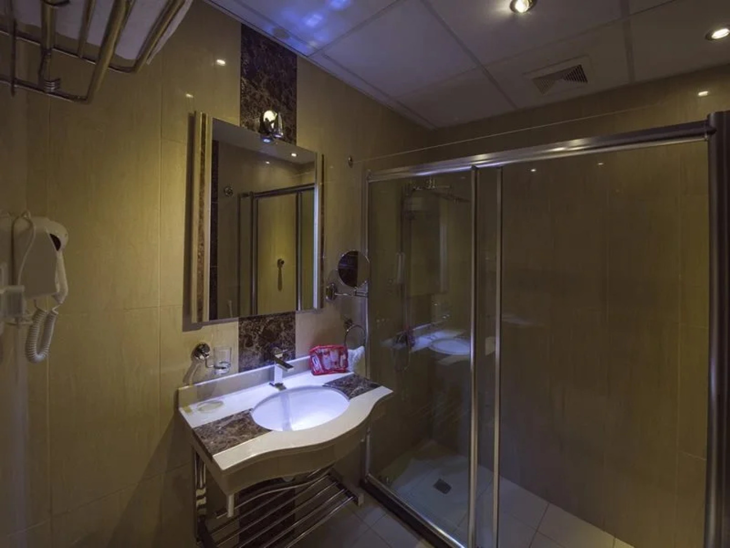 LA Fontaine Royal Hotel