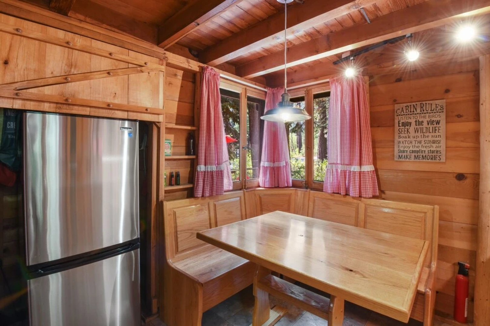 Dancing Cubs Camp - Hot Tub 2 Bedroom Cabin by Redawning