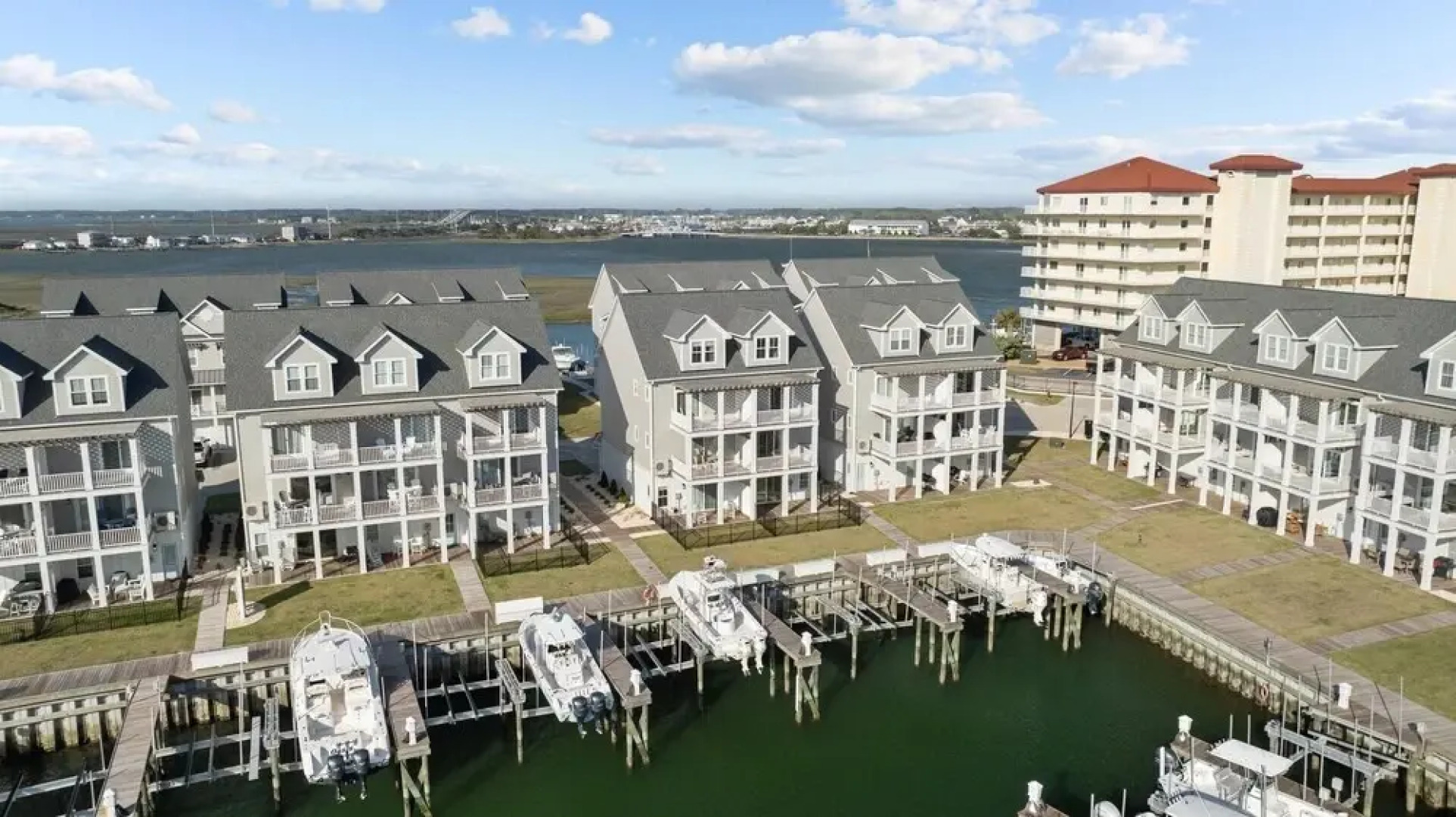 South Breeze 3 Bedroom Townhouse by RedAwning