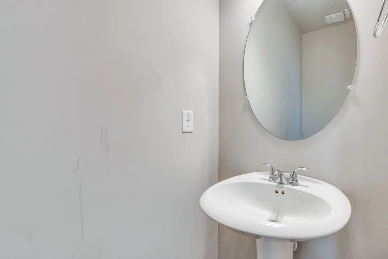 Union City Townhome: 17 Mi to Downtown Atlanta!