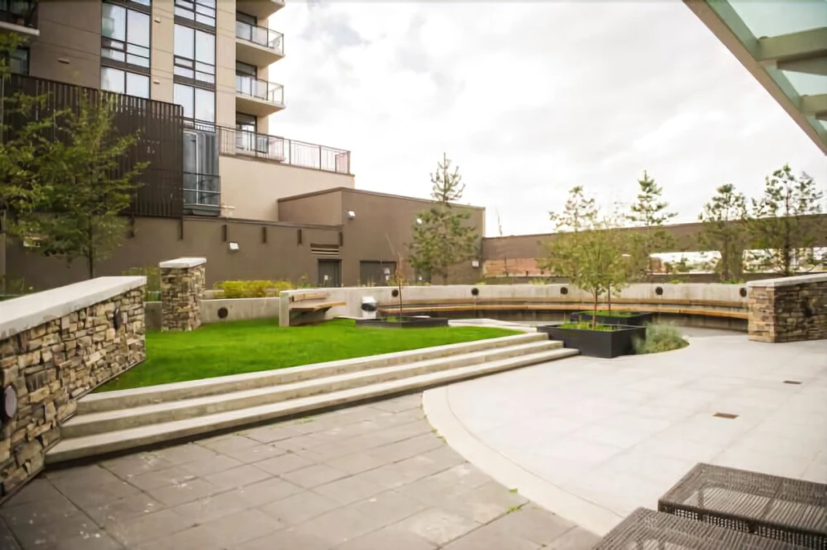 Executive Suites by Roseman - Luna