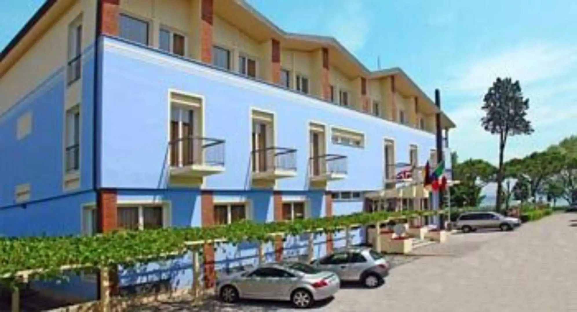 Hi Hotels Sirmione - Lakeview Pool