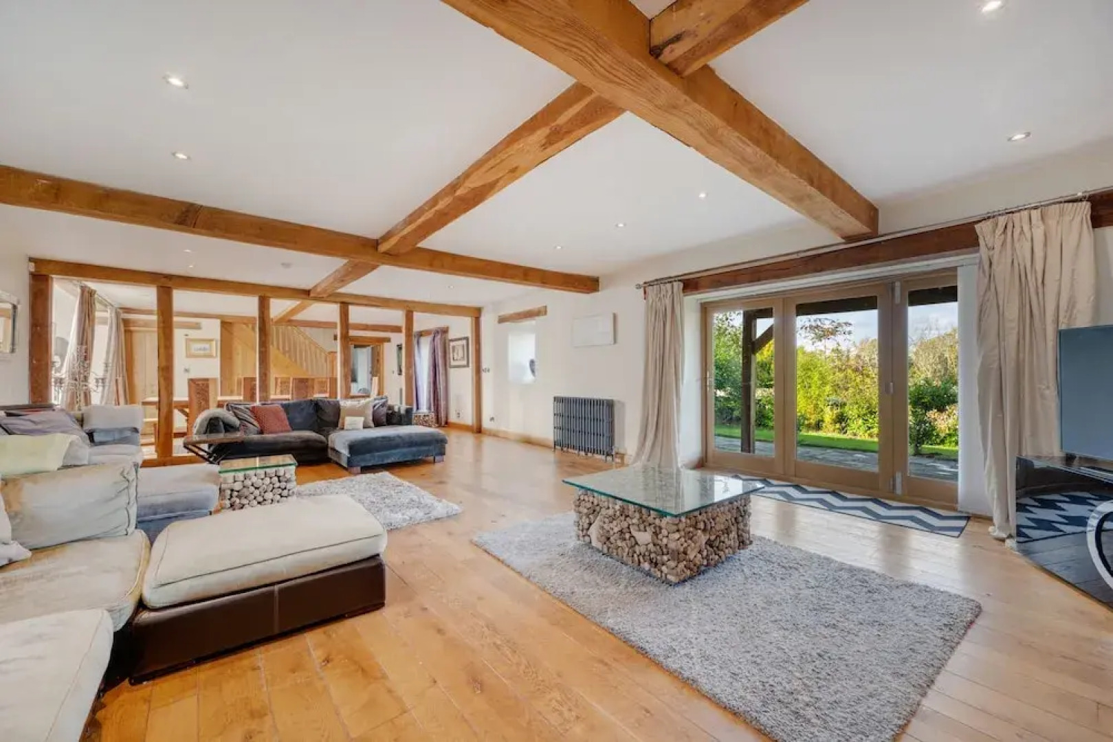 5-bed Retreat, Sleeps 12 in Harrogate With Hot Tub