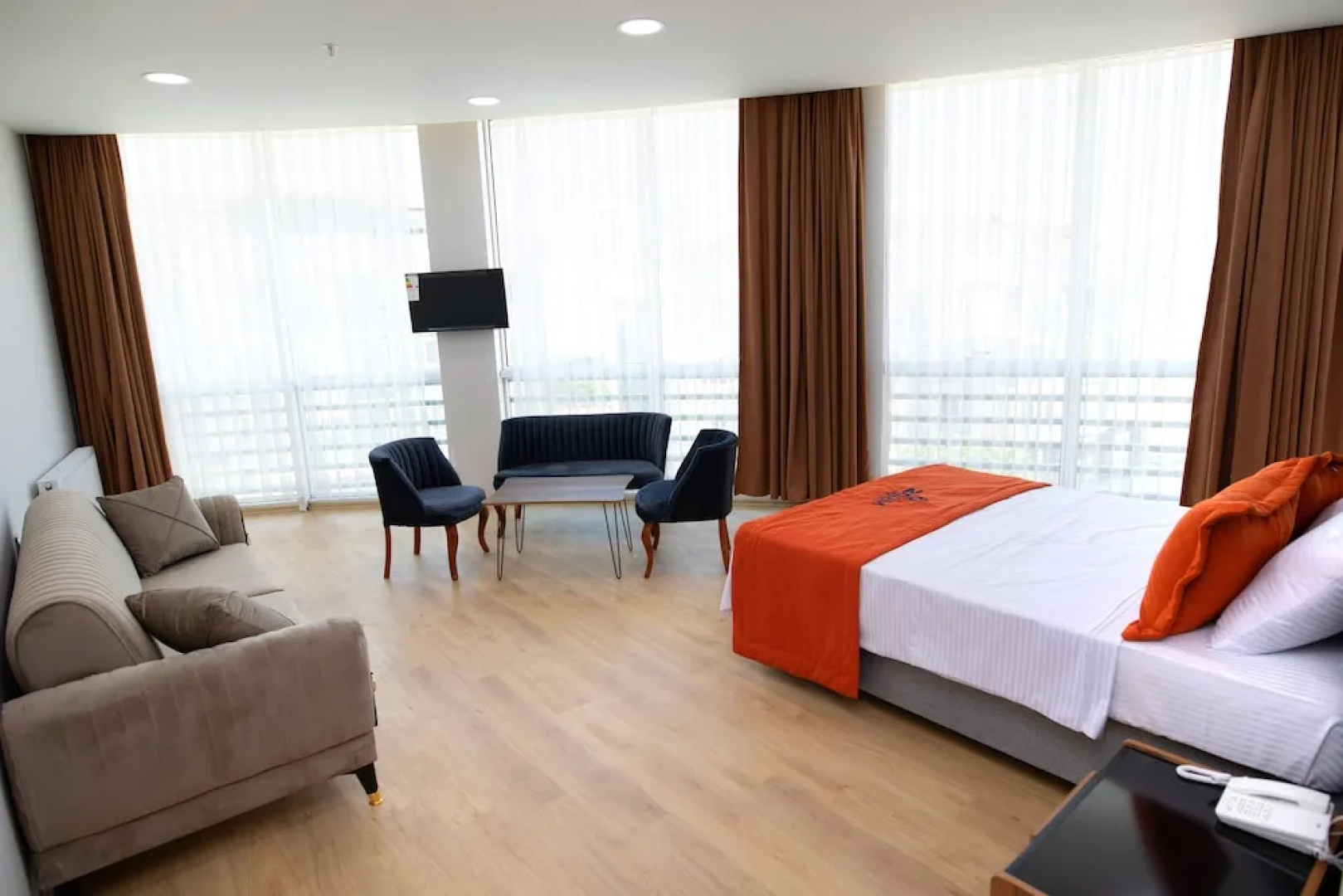 Zoom Hotel