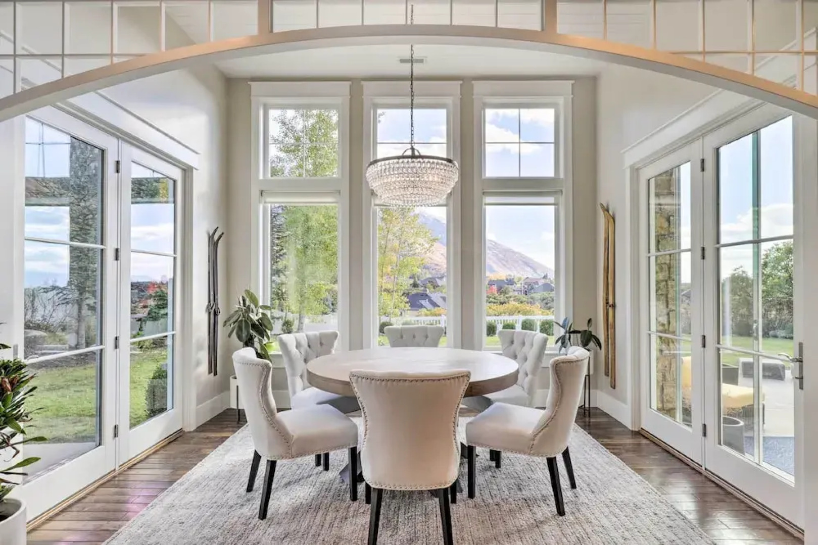 Luxe Sandy Home w/ Hot Tub: 9 Mi to Skiing!