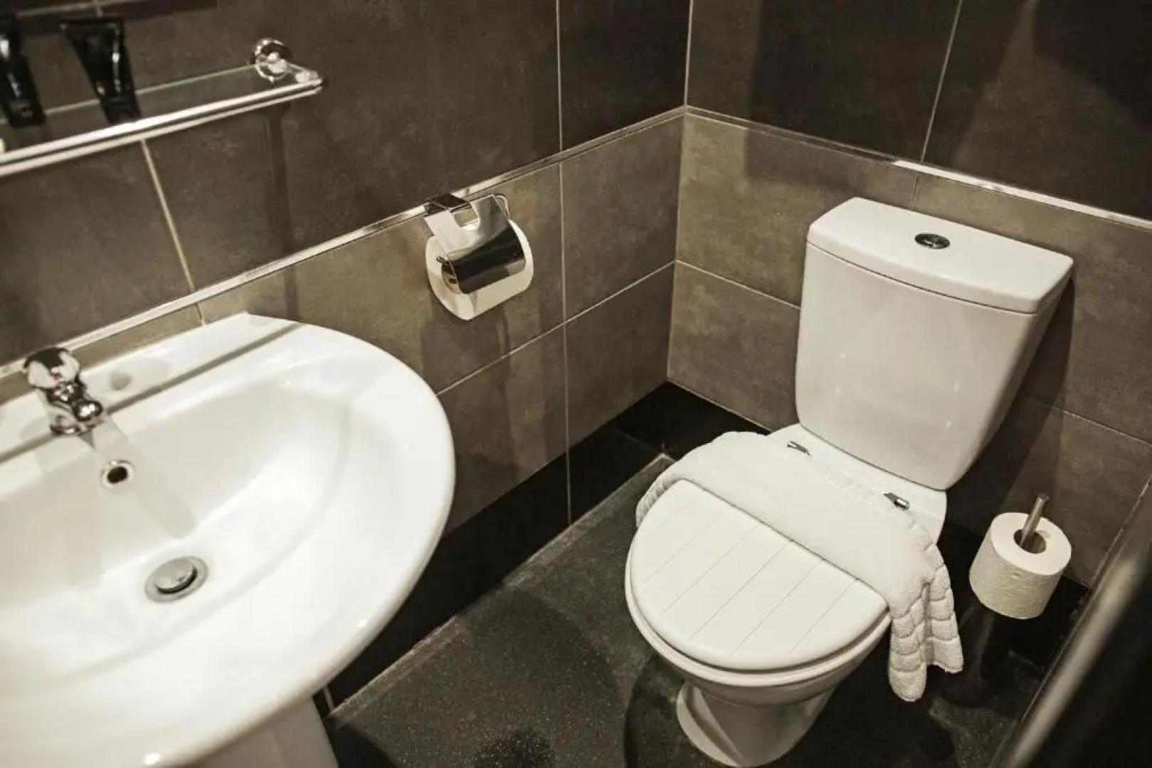 Sinclair's Bar, Lounge & Rooms