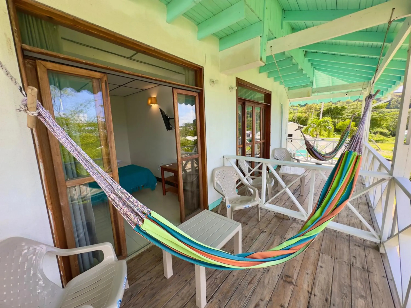 South West Bay Cabañas