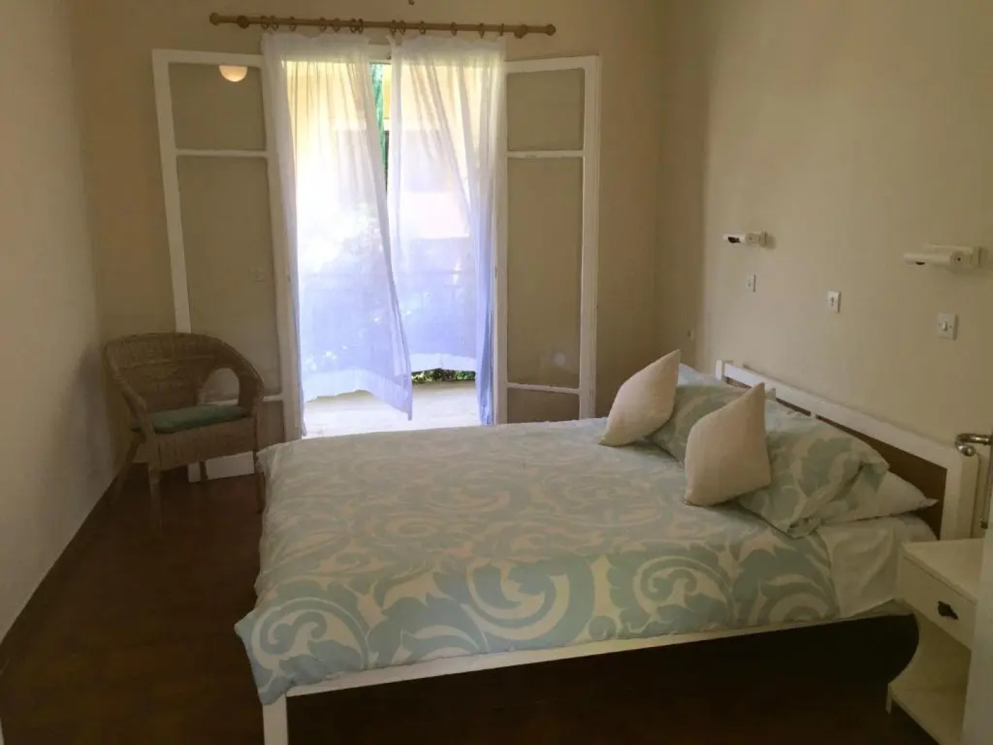 The Mayflower Studios & Apartments