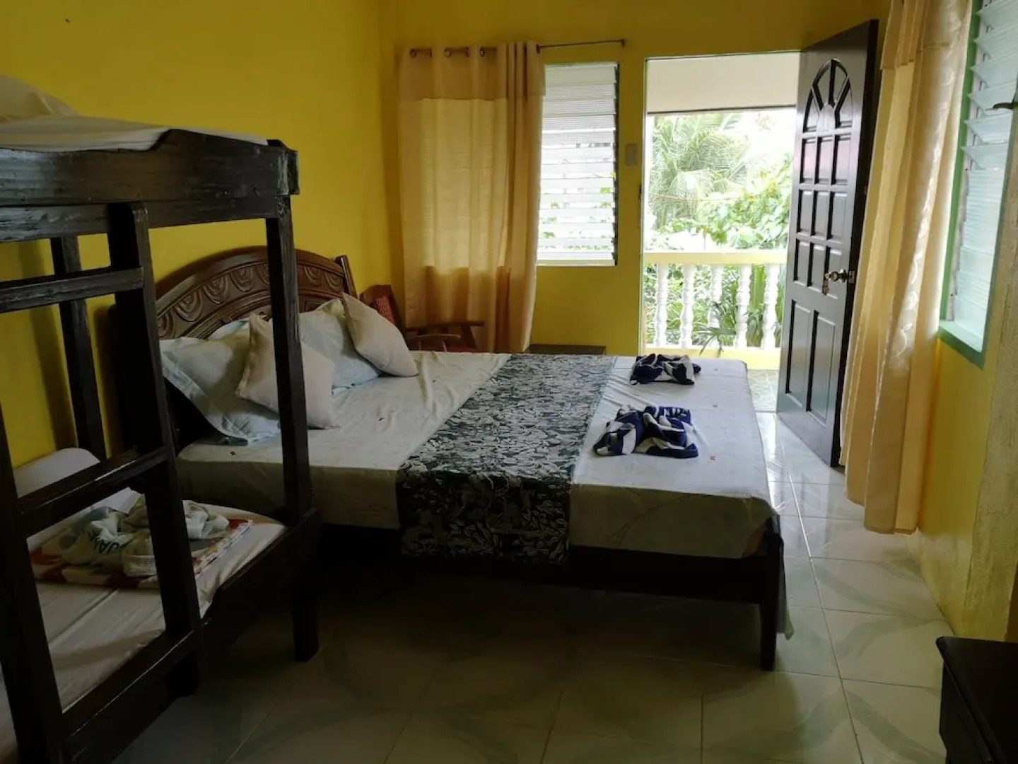 Guanna's Place Room and Resto Bar