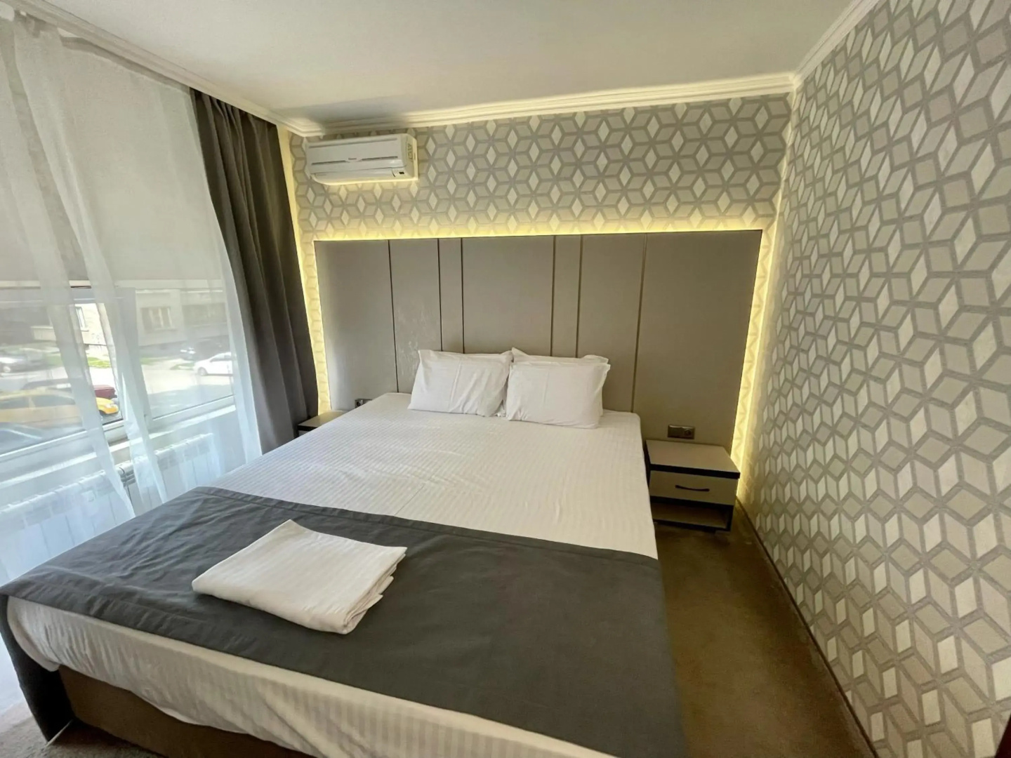 Hotel Cosmos
