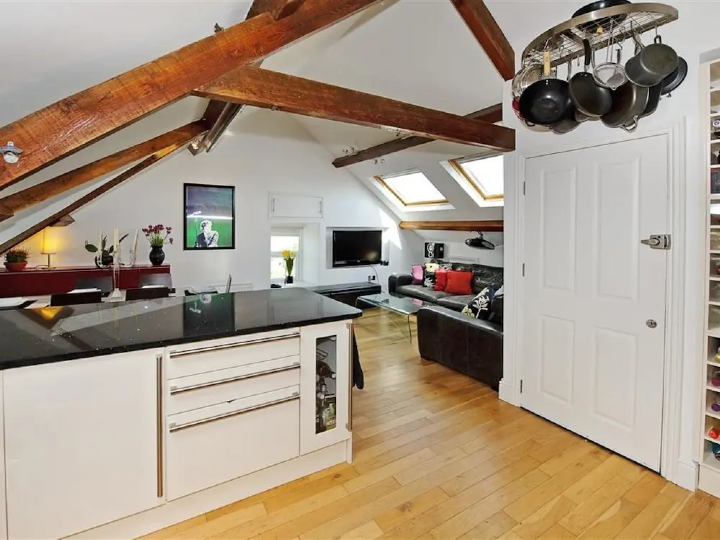 Modern Apartment in Llanbedrog Britain Near Beach