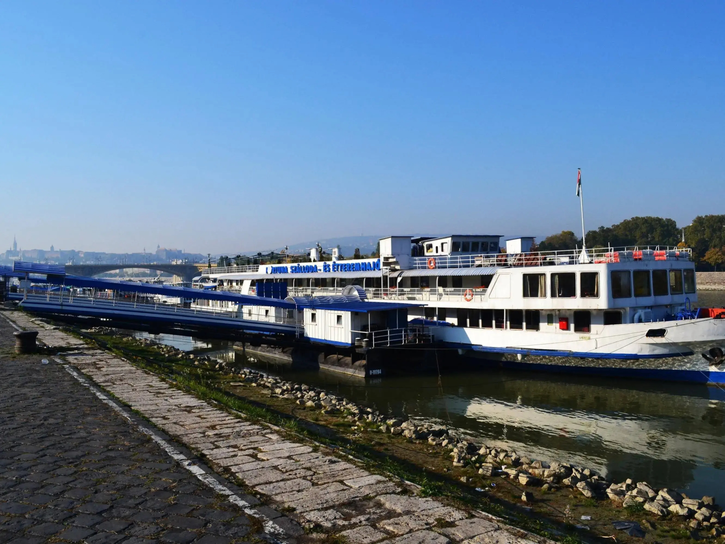 Fortuna Boat Hotel