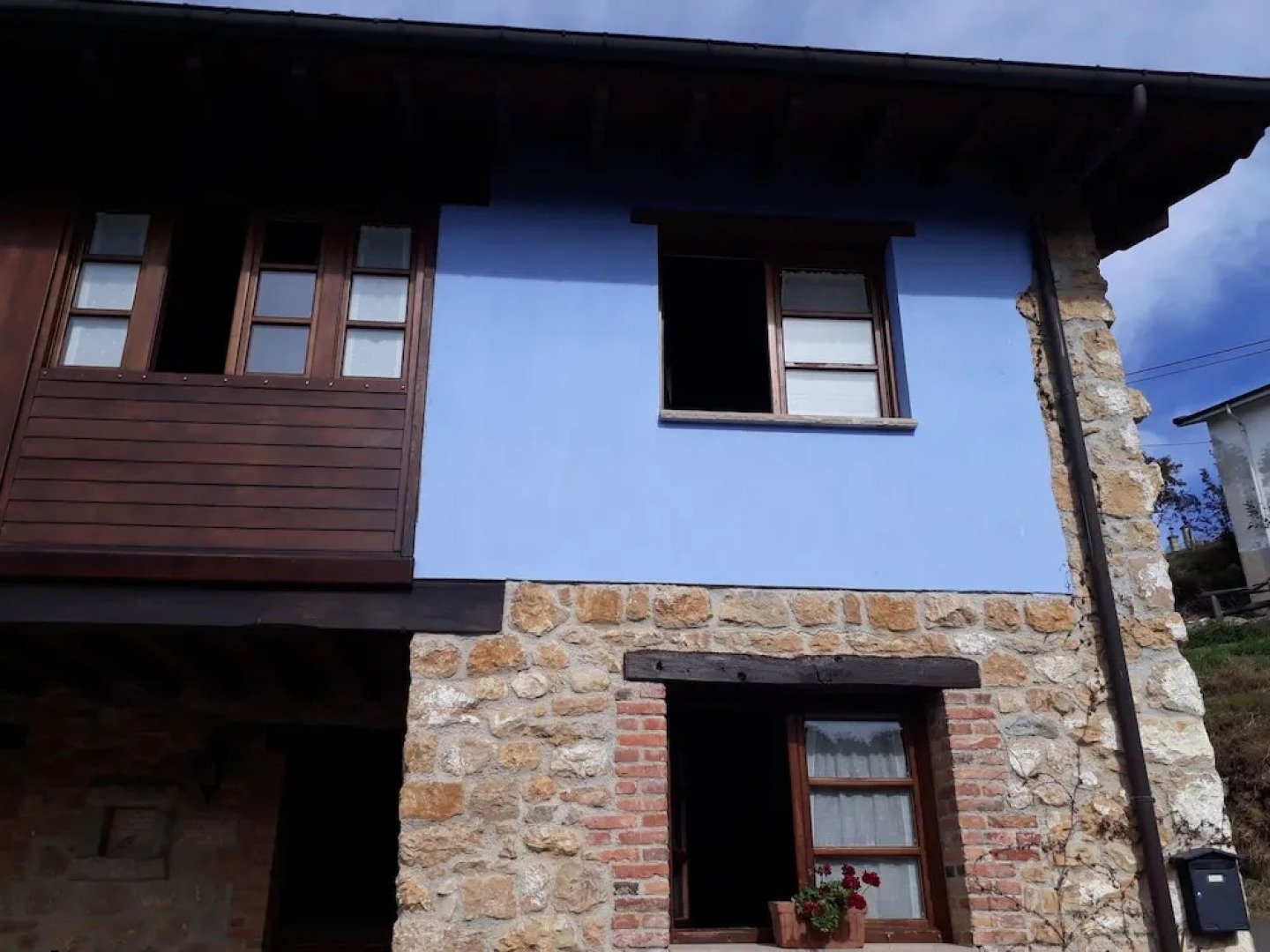 Beautiful Rural House With Pool Near the Beach and the Mountains