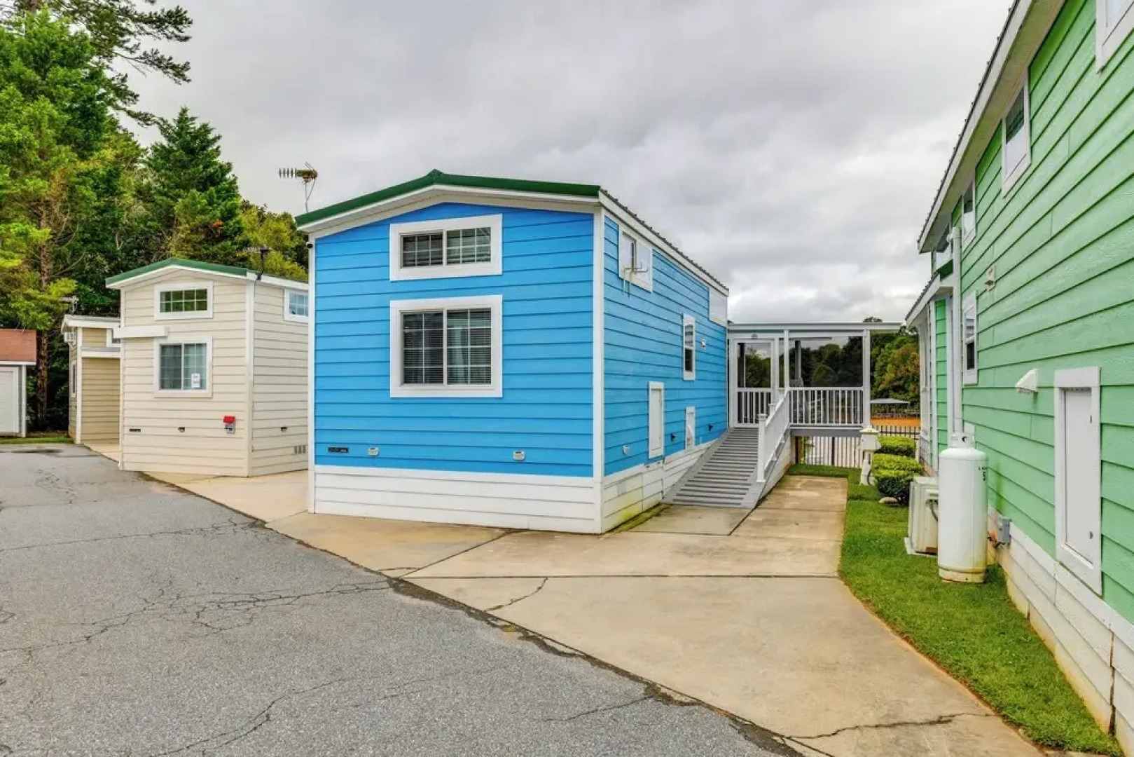Waterfront Lake Norman Cabin w/ Screened Porch!