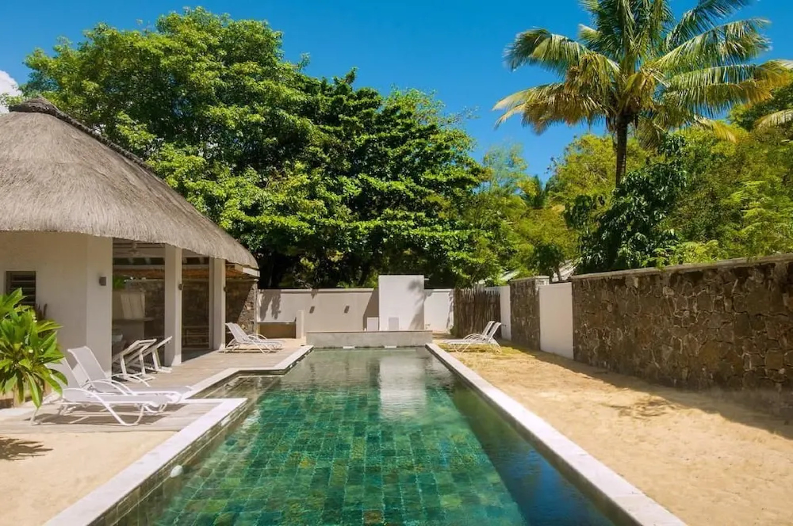 Beach and Pool Poste Lafayette