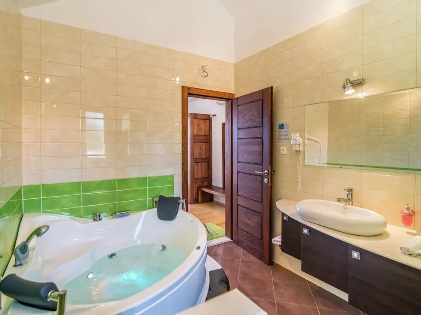 Beautiful Villa on the Island of Brac With Infinity Pool, Beach at 30 Meters