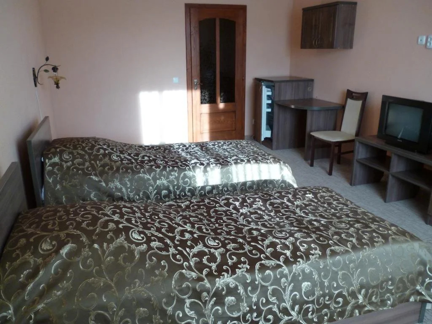 Erney Laz Hotel