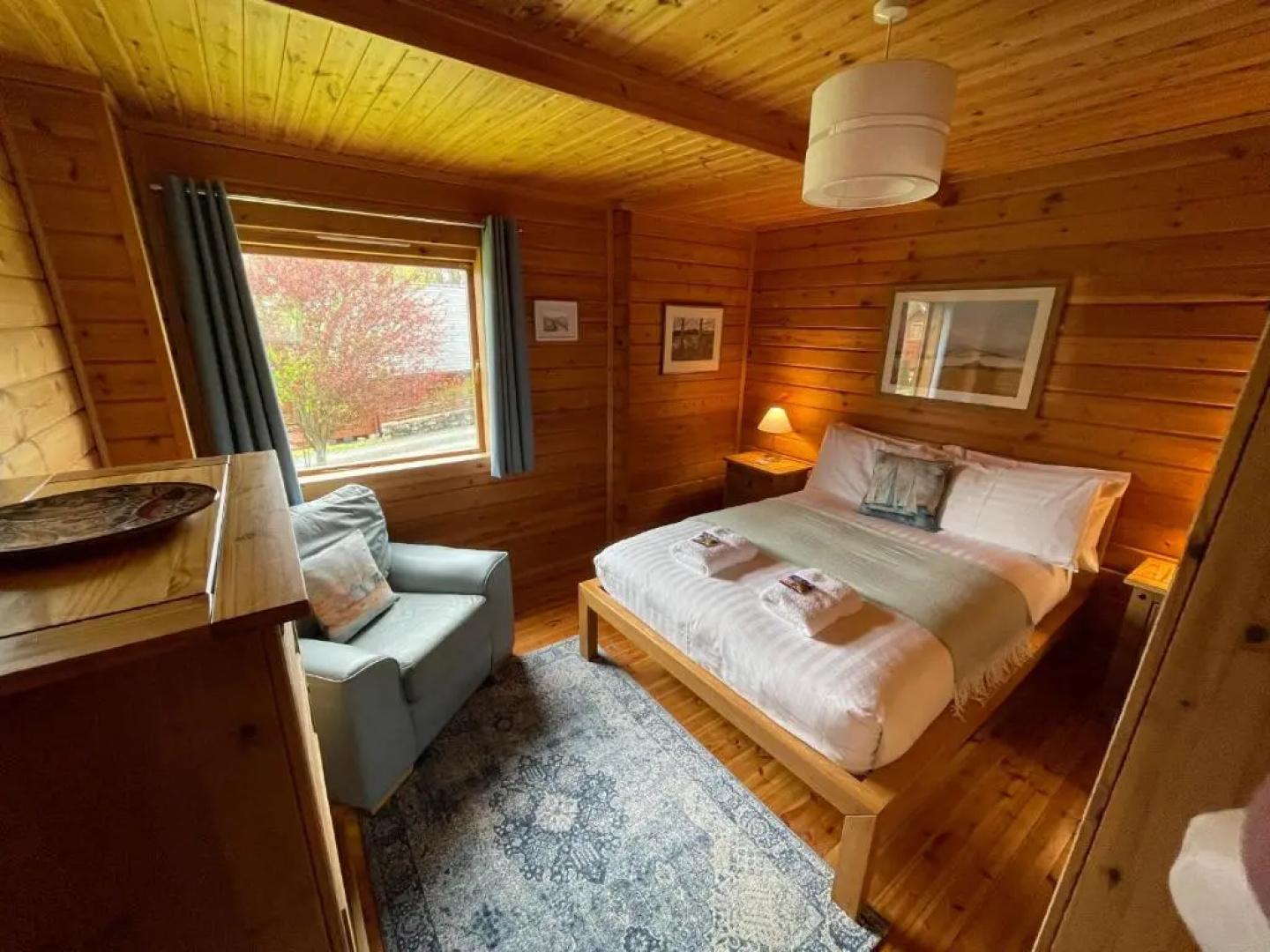Luxury 3 Bedroom, 3 Bathroom Lodge with Hot Tub