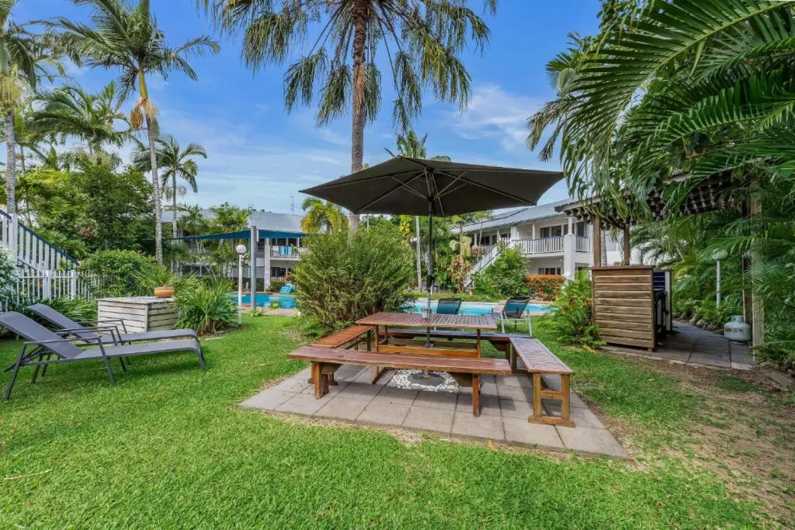 Tropical Mango WiFi Pool