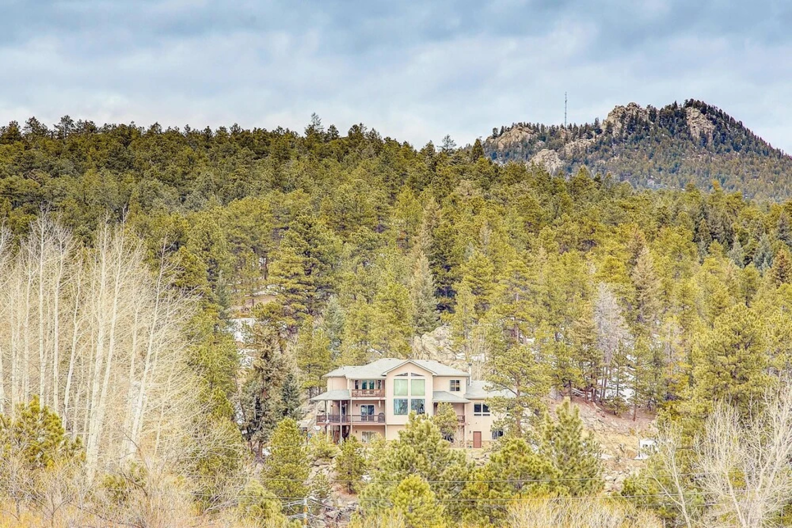 Secluded & Spacious Mountain Getaway