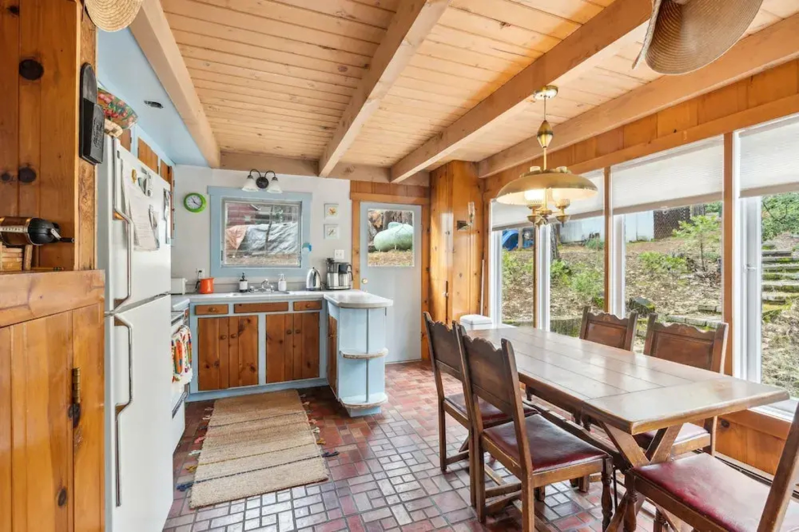 Cozy Mountain Retreat Relax & Explore