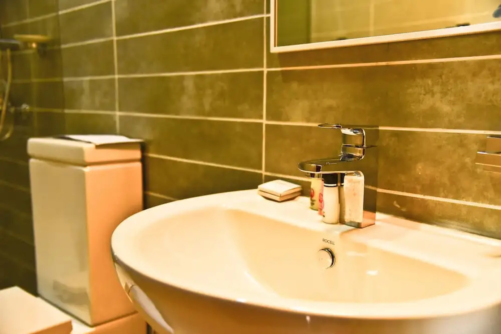 LOTUS Luxury Apartment