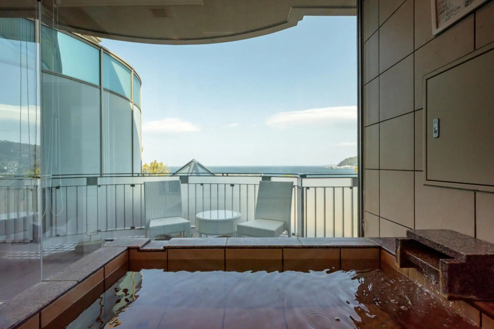 Fontaine Bleau Atami