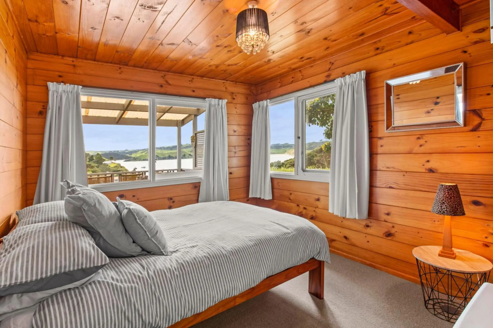 Bay Vista Views - Raglan Holiday Home