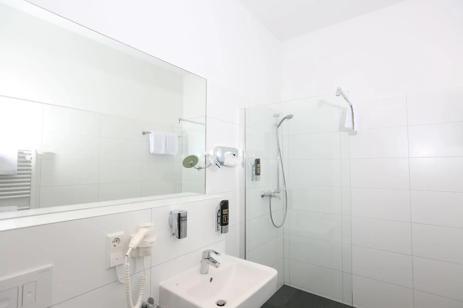H24 Hoteltow