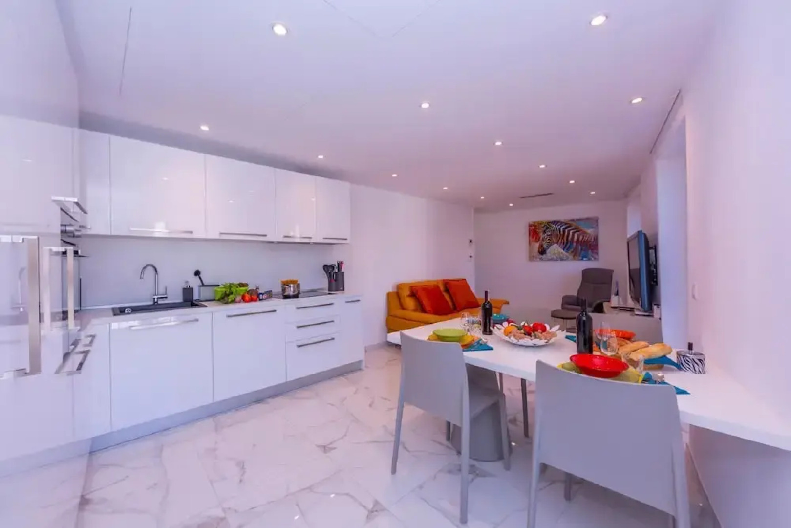Yellow View Apartment