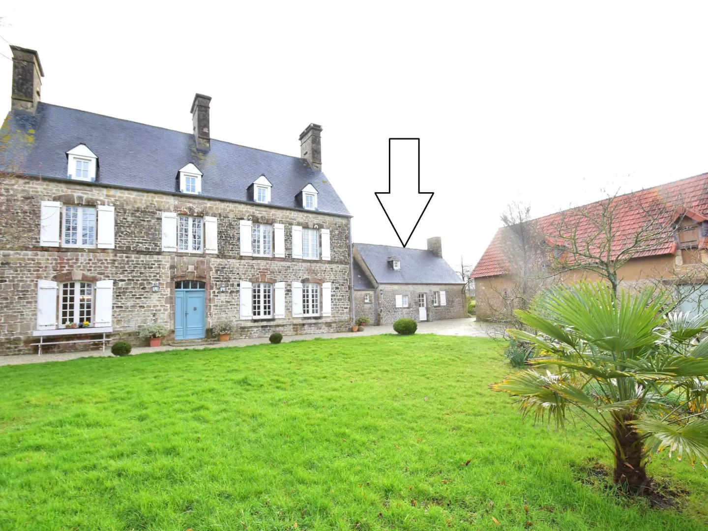 Beautiful Holiday Home with Courtyard in Appeville